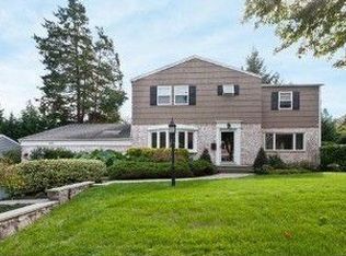 137 Weeks Rd, Williston Park, NY 11596