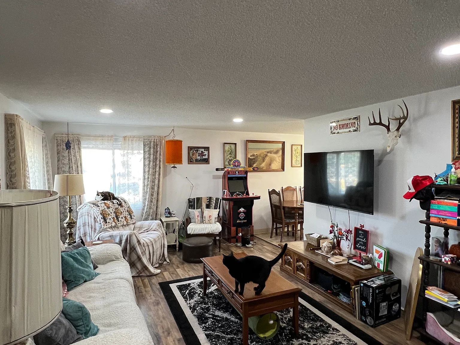 2 bed, 867 sqft, $1,600 — Photo 2