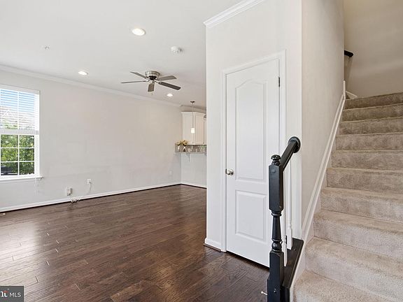 4th image of 1335 Hawthorn Dr