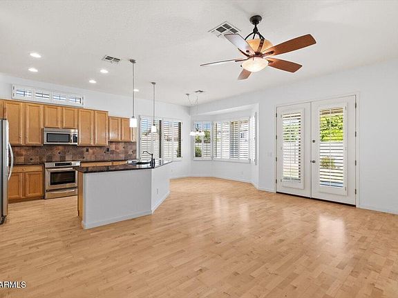 4th image of 988 W EBONY Drive