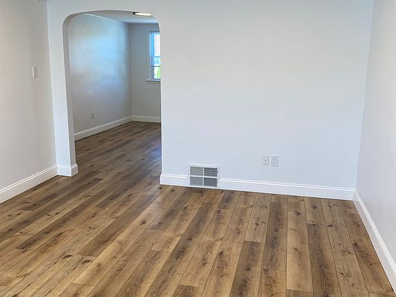 3rd image of 1232 Edgehill Rd