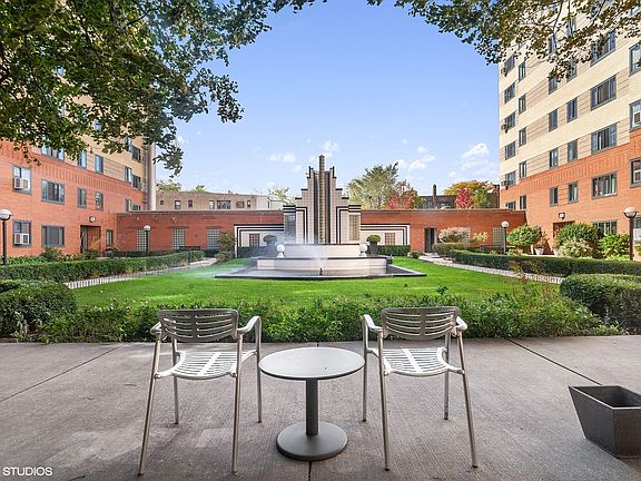3rd image of 5040 N Marine Dr #2B