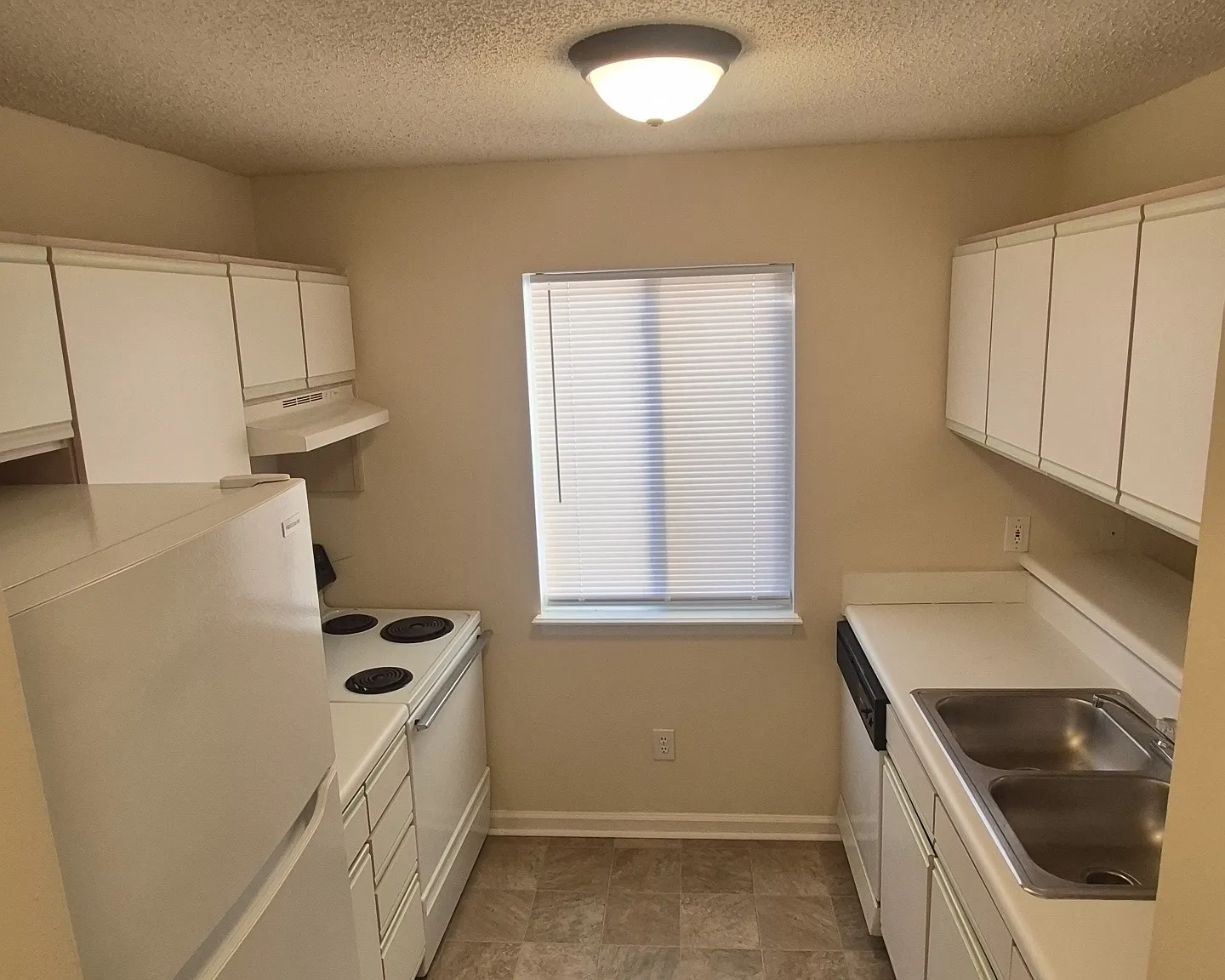 3 bed, $1,200 — Photo 3