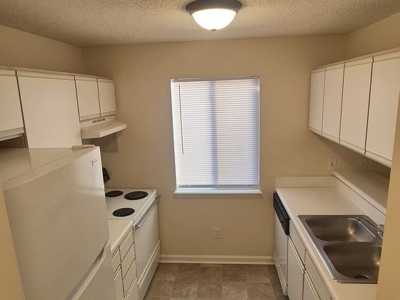 3rd image of 320-2D Brownlea Dr #1