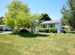 1055 E Brookview Ln, Peoria, IL 61615