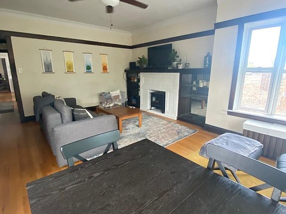 3rd image of 2544 W Gunnison St #3