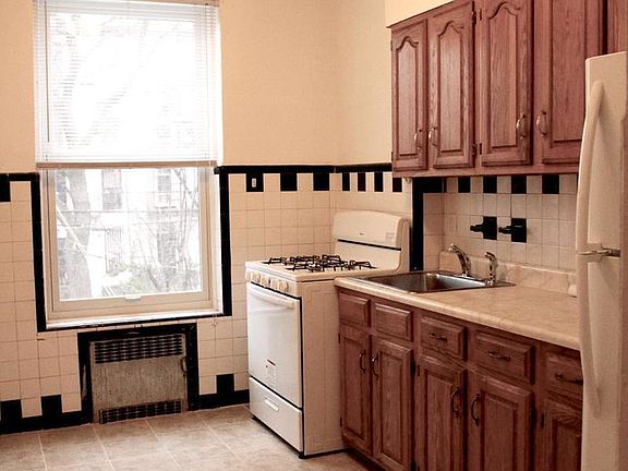 4th image of 579 Carroll St #2