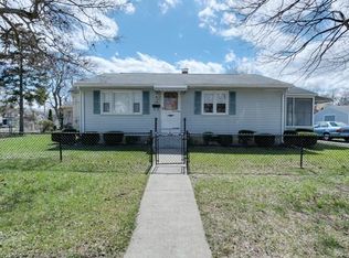 146 Davis St, Springfield, MA 01104