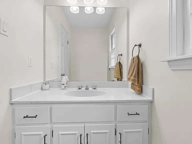 519 Princeton Oaks Cv — Photo 31