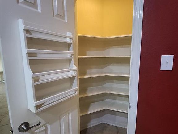 5th image of 17907 Royal Gate Ln