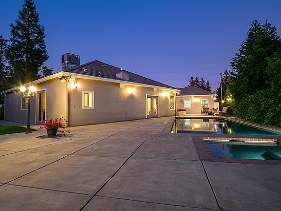 5th image of 7121 Sherry Ln