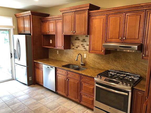 4th image of 132 Marion Dr