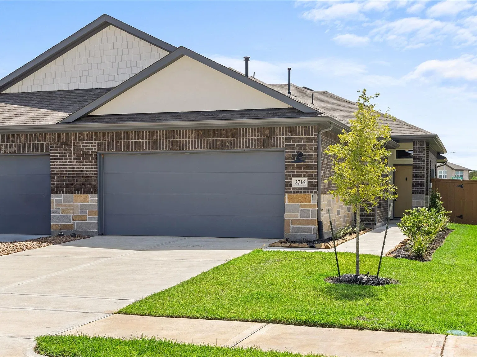 3 bed, 2.0 bath, 1436 sqft, $2,305 — Photo 2