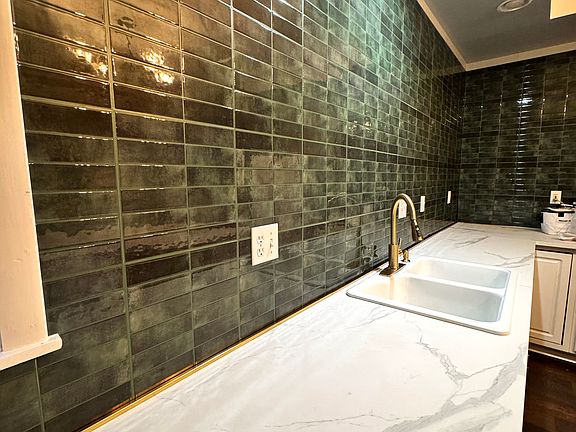 3rd image of 1260 Parkway Ave #2
