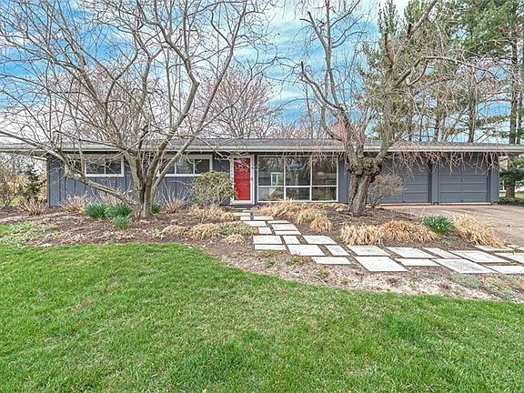 3rd image of 474 Sandalwood Dr