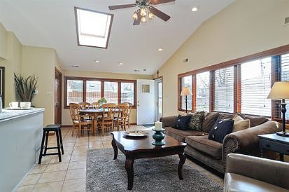 5th image of 1020 N Gibbons Ave