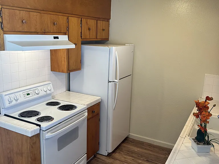 120 E Fairmont Ave #8 — Photo 3