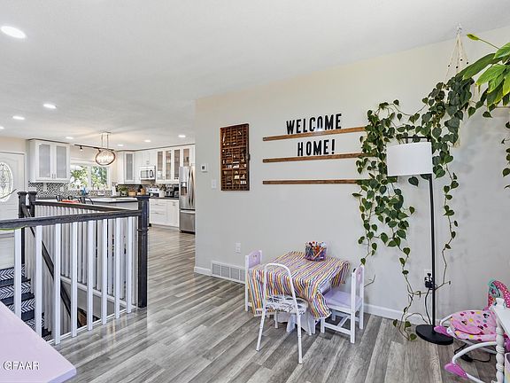 5th image of 211 Wolcott Ave