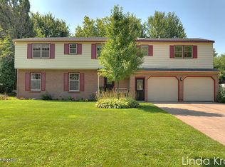 2604 Golfridge Dr SE, Grand Rapids, MI 49546
