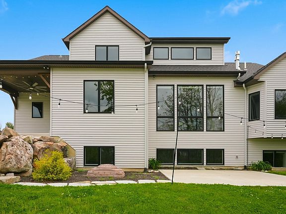 3rd image of 16467 Quarry Blvd
