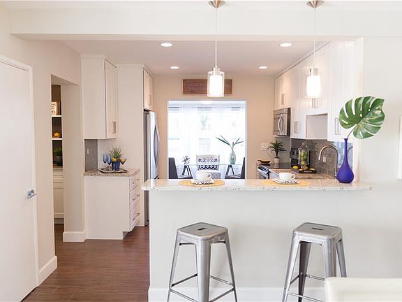 5th image of 543 38th Ave NE