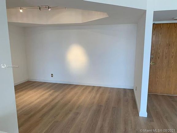 3rd image of 19355 Turnberry Way APT 5F