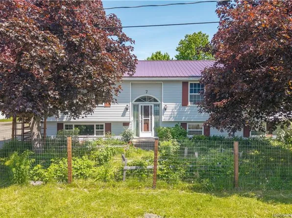 7 Citizens Ct, Saint Stephen, NB E3L 2R8