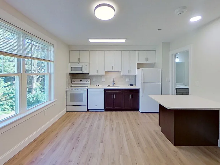 462 Main St #13 — Photo 2