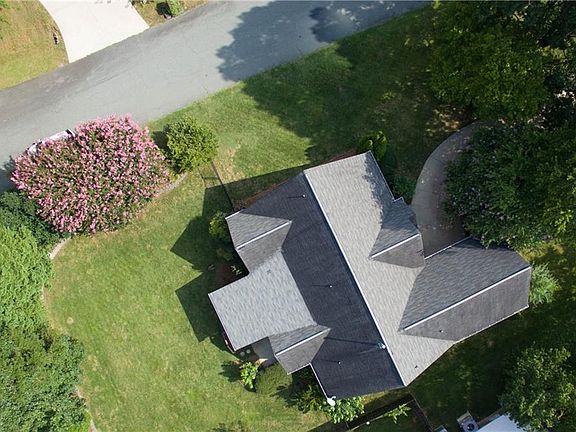 3rd image of 302 Driftwood Dr