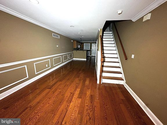 2nd image of 1725 Federal St