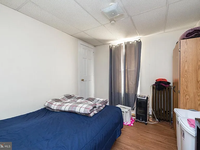 901 Queen St #4 — Photo 7