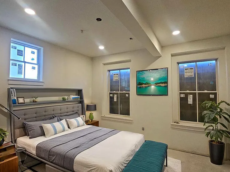 1031 E Monument St #7 — Photo 3