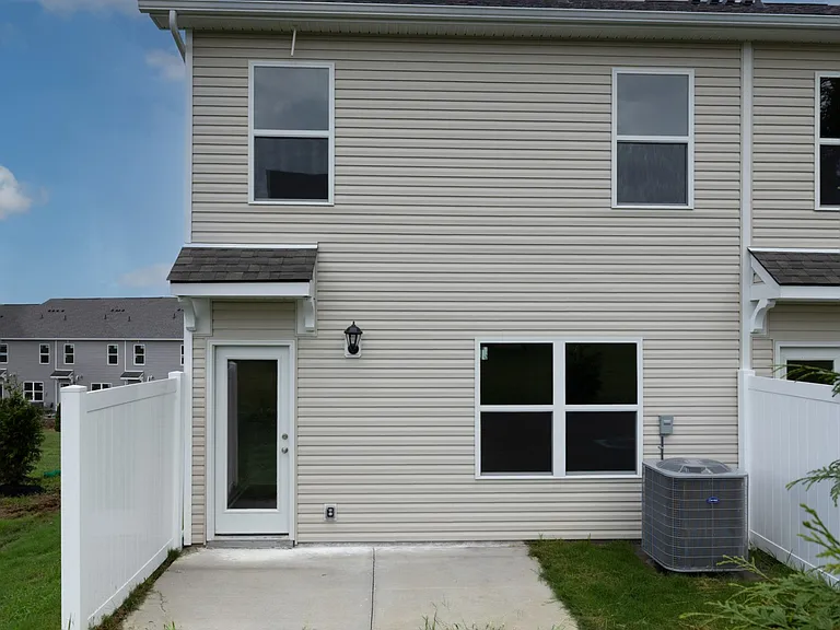 126 Mattie Ct — Photo 23