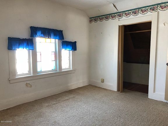 4th image of 310 Minnesota Ave E
