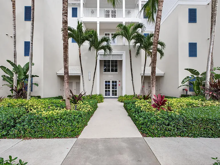 834 Bay Colony Dr S — Photo 48