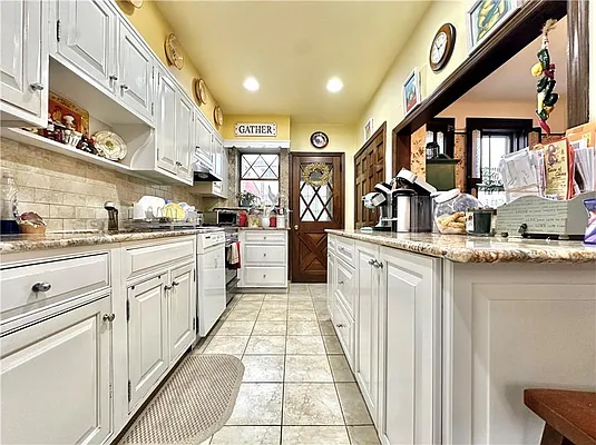 Sold by Remax Real Estate Professionals | media 7