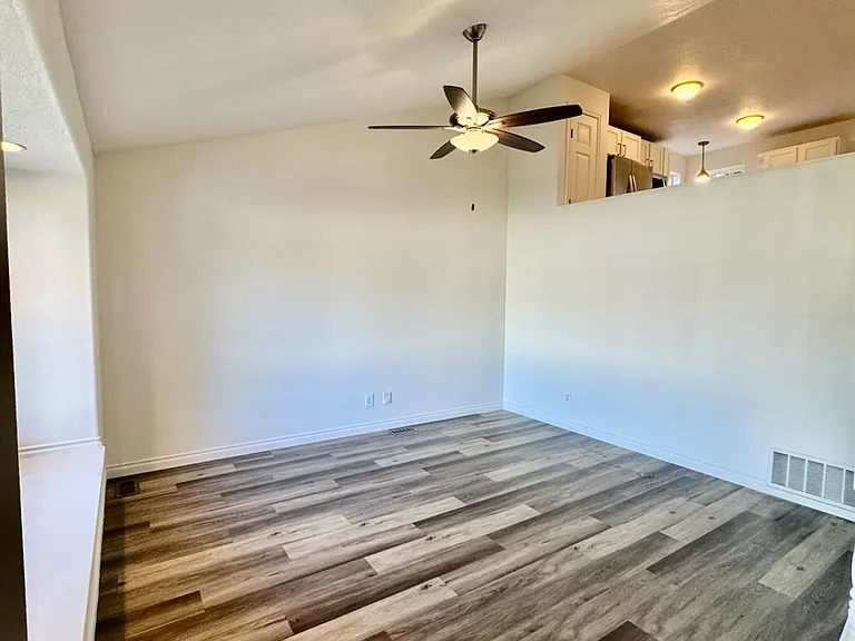 674 E Red Fir Ln — Photo 3