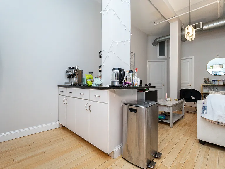 37 Temple Pl — Photo 23