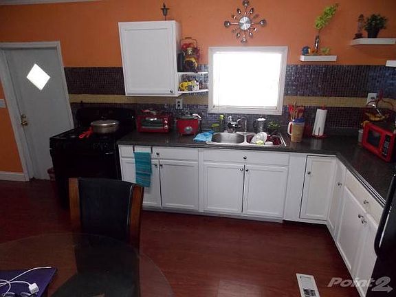 4th image of 9747 Oaks St