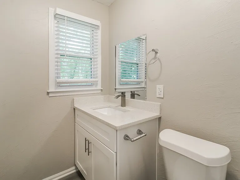 275 Oak St — Photo 16