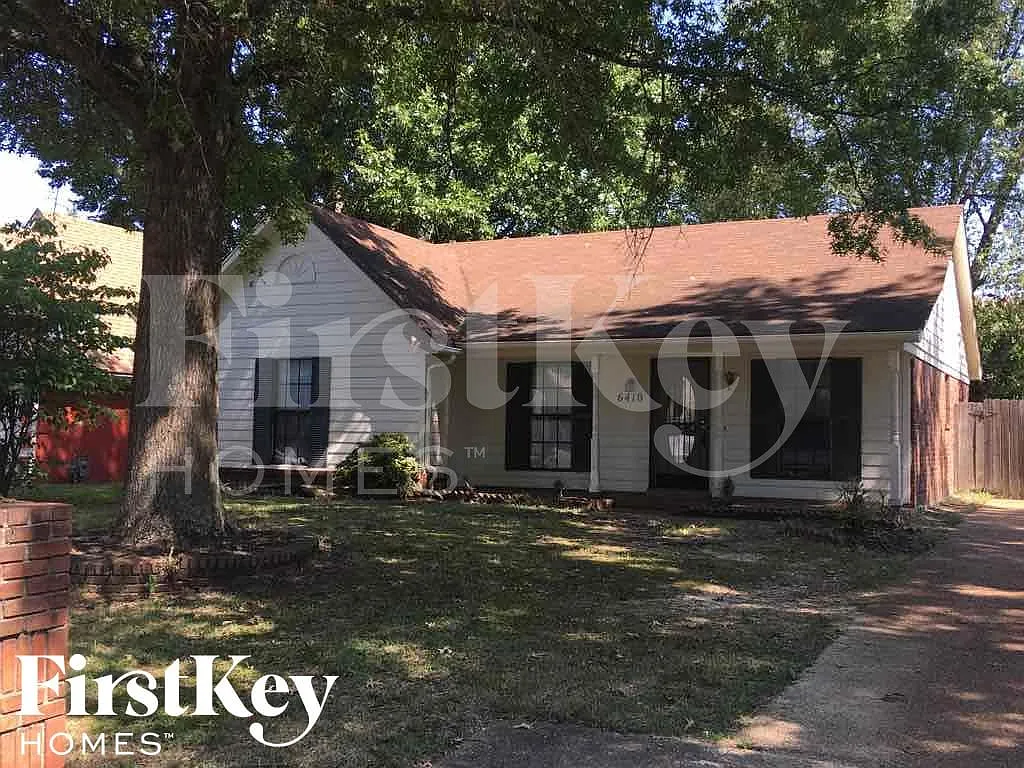 3 bed, 1.0 bath, 1211 sqft, $1,535 — Photo 1