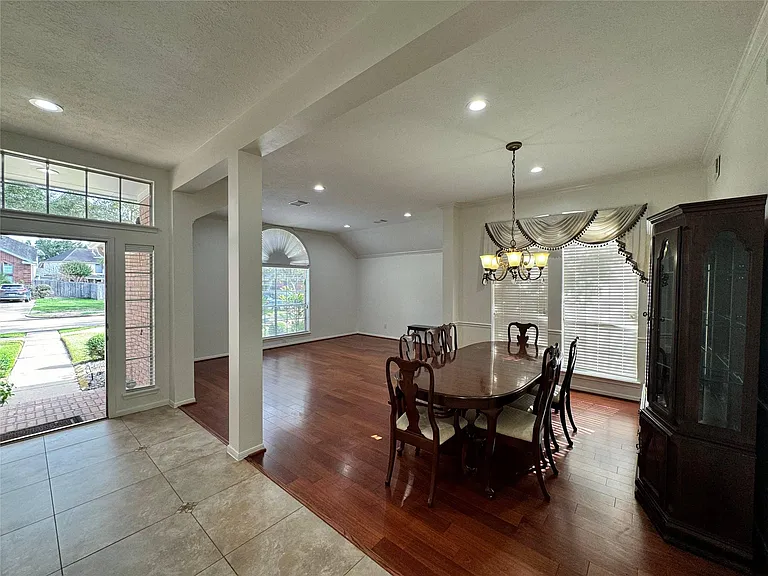 1718 Berkoff Dr — Photo 6
