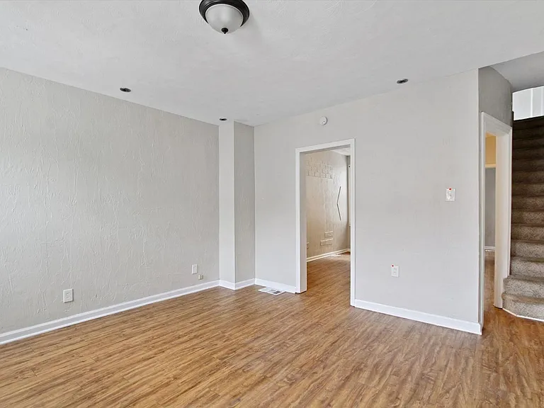 40 Laurel St — Photo 2