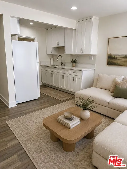 3 bed, 1.0 bath, $3,200 — Photo 2