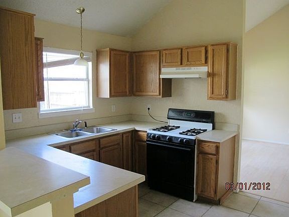 2nd image of 1218 Calvert Dr