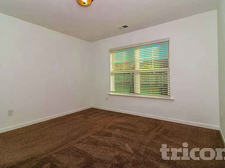 2105 Rosemary Park Ln — Photo 10