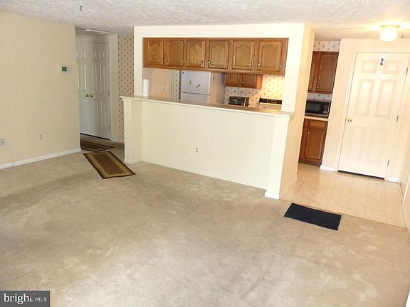 2nd image of 1401A Sage Ln #1401-A