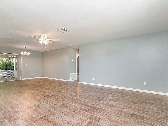 4th image of 4919 Viceroy St #B