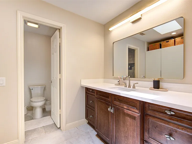 239 Litchfield Ln — Photo 14