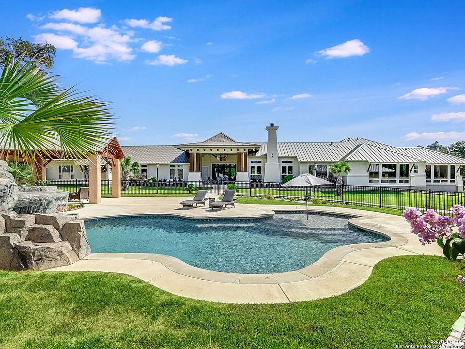 1st image of 215 WINDING LN
